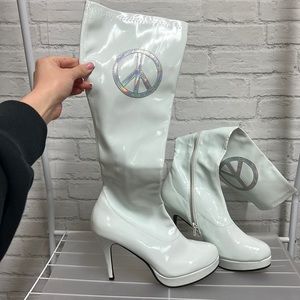 Women’s White Gogo Boots w/ Peace Sign